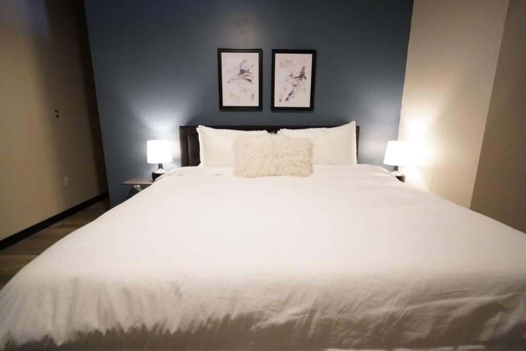 3E *New* Huge! Spacious 3 Bedroom In Oakland That Sleeps 12! Pittsburgh Exterior foto