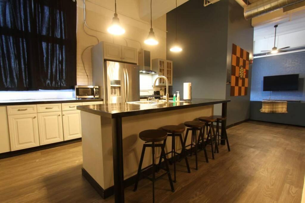3E *New* Huge! Spacious 3 Bedroom In Oakland That Sleeps 12! Pittsburgh Exterior foto