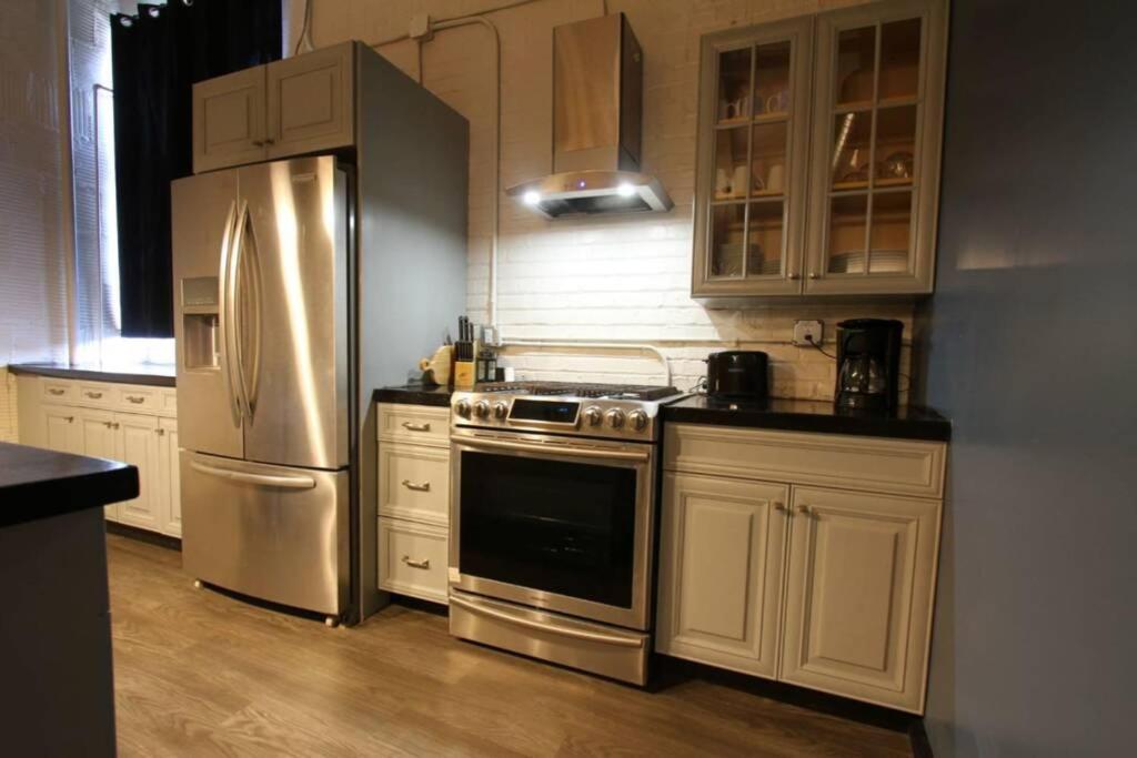 3E *New* Huge! Spacious 3 Bedroom In Oakland That Sleeps 12! Pittsburgh Exterior foto