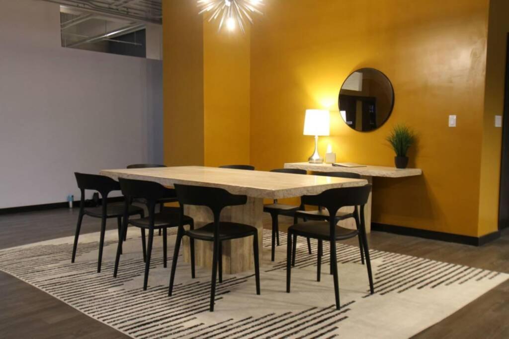 3E *New* Huge! Spacious 3 Bedroom In Oakland That Sleeps 12! Pittsburgh Exterior foto