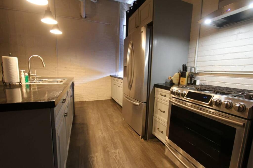 3E *New* Huge! Spacious 3 Bedroom In Oakland That Sleeps 12! Pittsburgh Exterior foto
